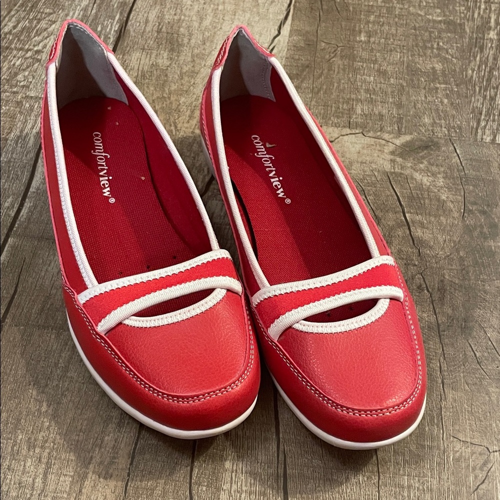 Comfortview Women's Red Flats with White Trim size 8